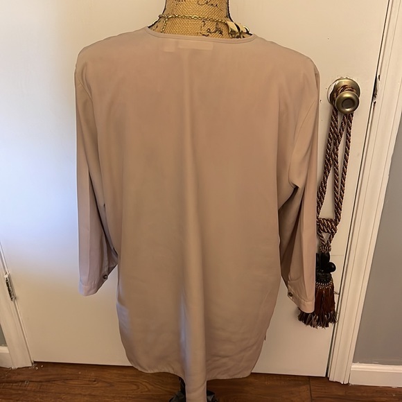 Top - Picture 4 of 6